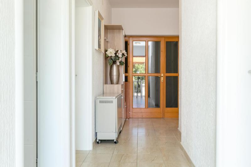 Apartments with parking space Supetar Brac - 18307 - image 22