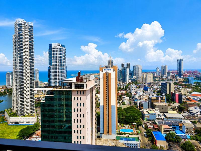 T&T Trizen Luxury 2BR Apartment in 35th floor Colombo Sri Lanka - image 13