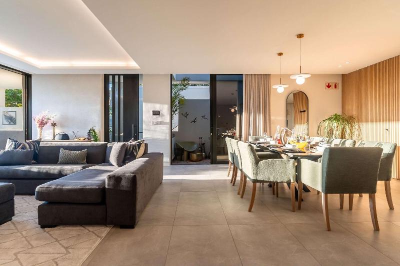 Terrace Royale Apt Camps Bay - Walk to beach Pool - image 9