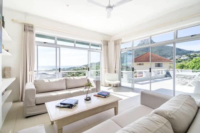 Msangasanga - Superb family Villa in Camps Bay - image 12
