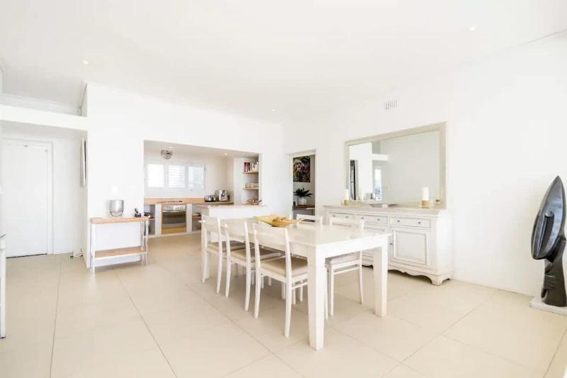 Msangasanga - Superb family Villa in Camps Bay - image 16