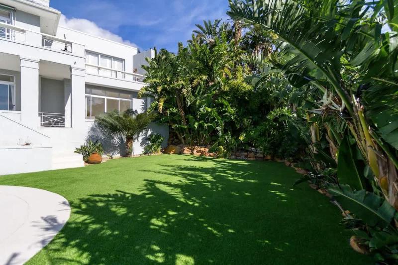 Msangasanga - Superb family Villa in Camps Bay - image 3