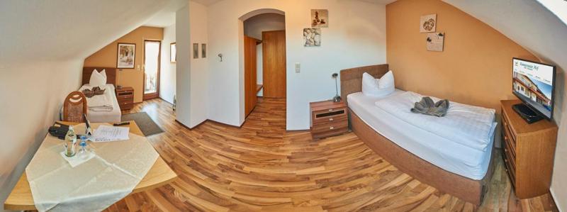Double Room image 4