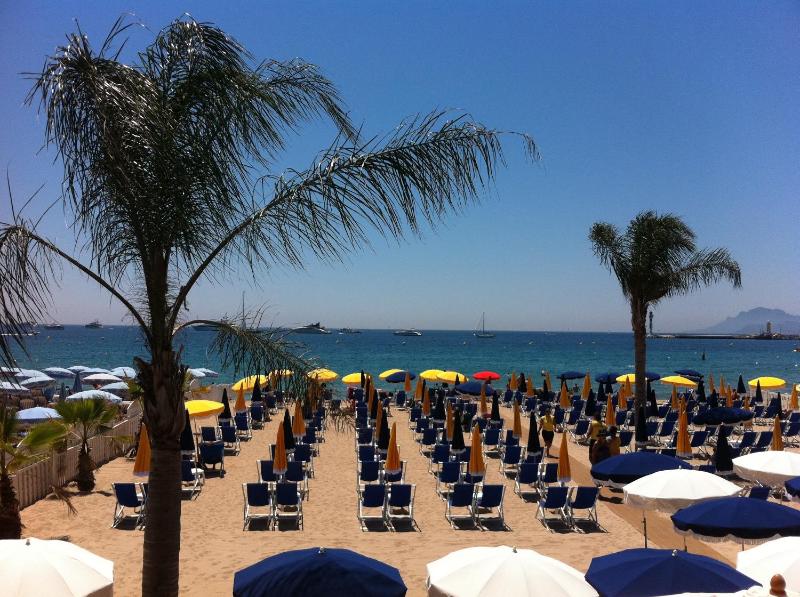 Azurene Royal Hotel - image 13