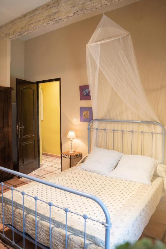 Appartement familial à Arles avec jardin et piscine - image 15