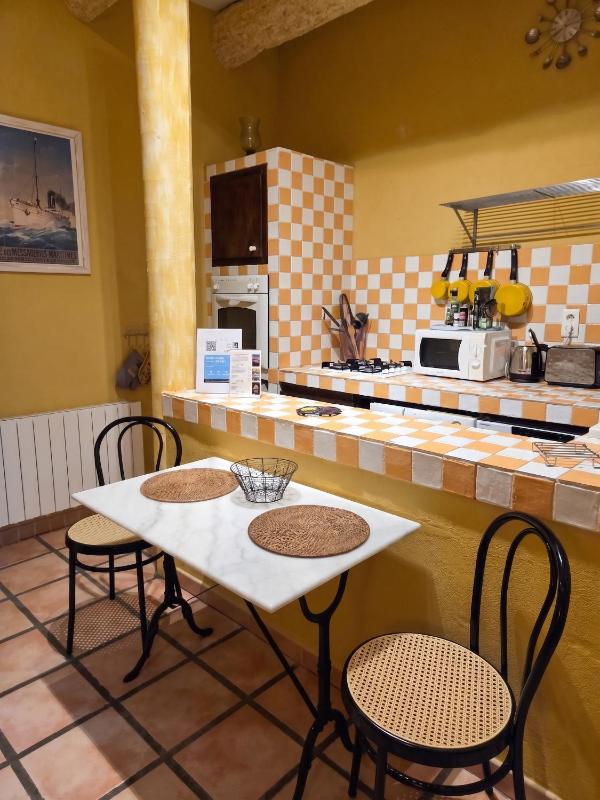 Appartement familial à Arles avec jardin et piscine - image 8