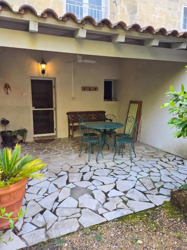 Appartement familial à Arles avec jardin et piscine - image 3