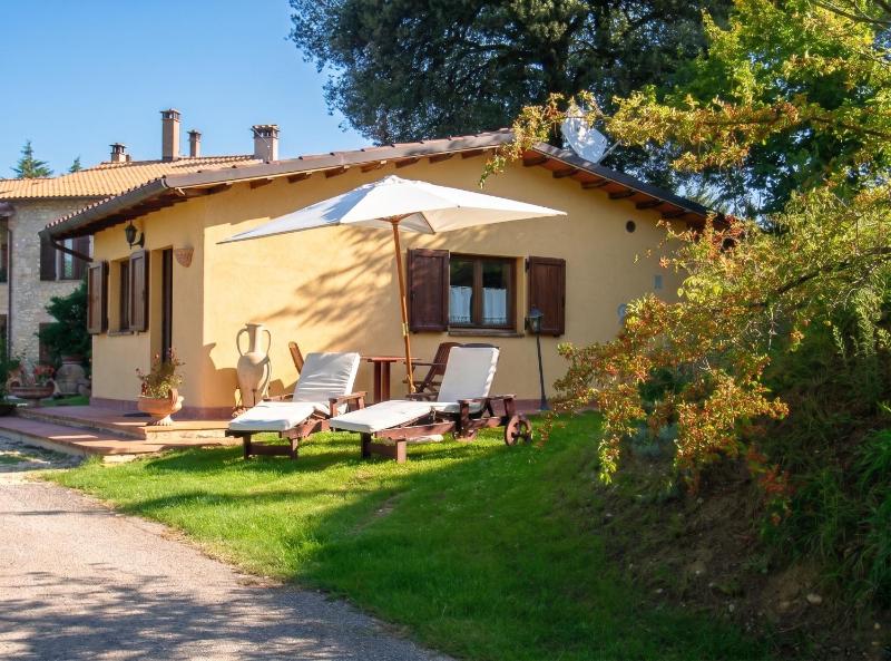 Charming house in Ramazzano - Le Pulci with shared pool - image 5