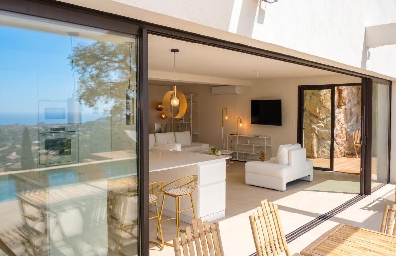 Villa avec piscine privée à Bormes-les-Mimosas - image 8
