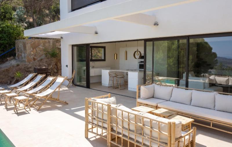 Villa avec piscine privée à Bormes-les-Mimosas - image 12