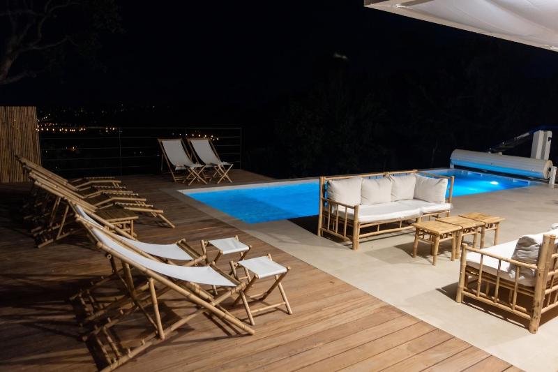 Villa avec piscine privée à Bormes-les-Mimosas - image 20