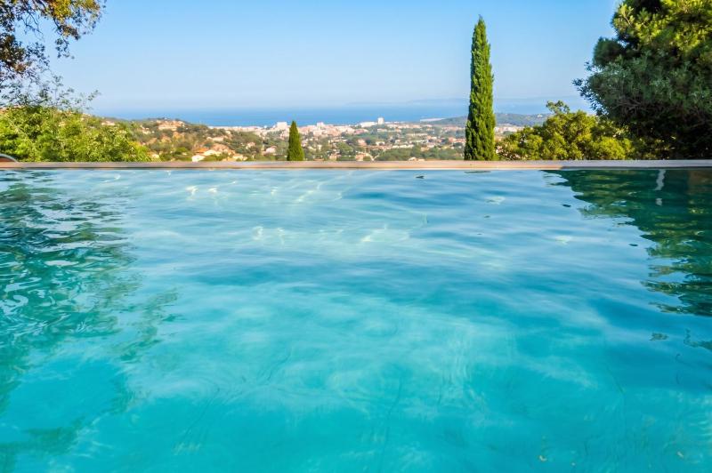 Villa avec piscine privée à Bormes-les-Mimosas - image 21