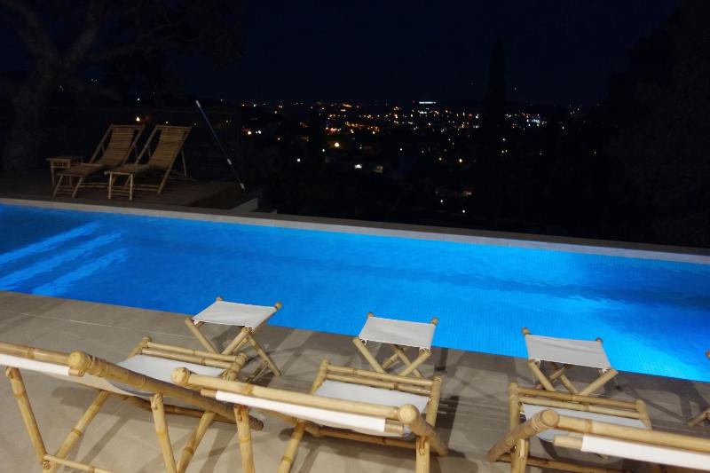 Villa avec piscine privée à Bormes-les-Mimosas - image 24