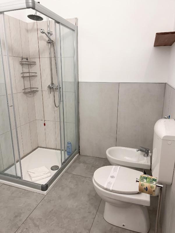Bright apartment in Verona with private entrance and A/C - image 3