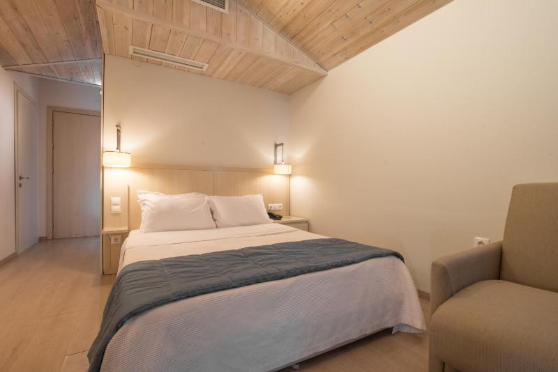Double Room with Sea View image 1