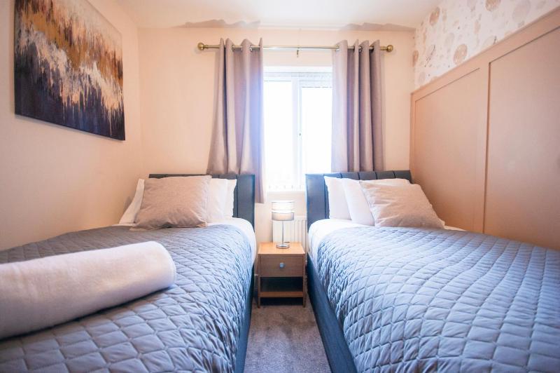 Spacious Luxurious Serviced Accommodation 2 - image 15
