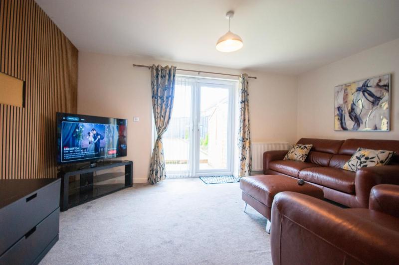Spacious Luxurious Serviced Accommodation 2 - image 18