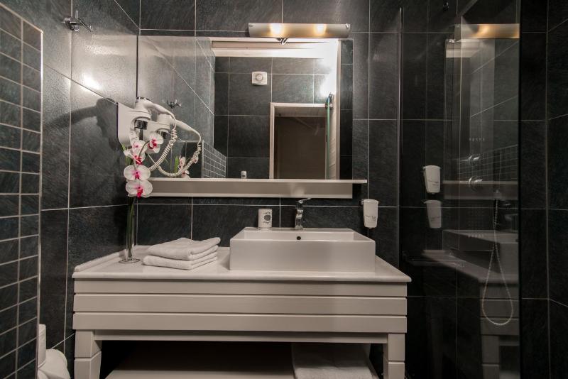 Double Room with Sea View image 4