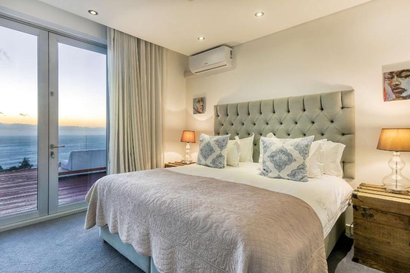Anella - Luxurious & stylish with panoramic views - image 13