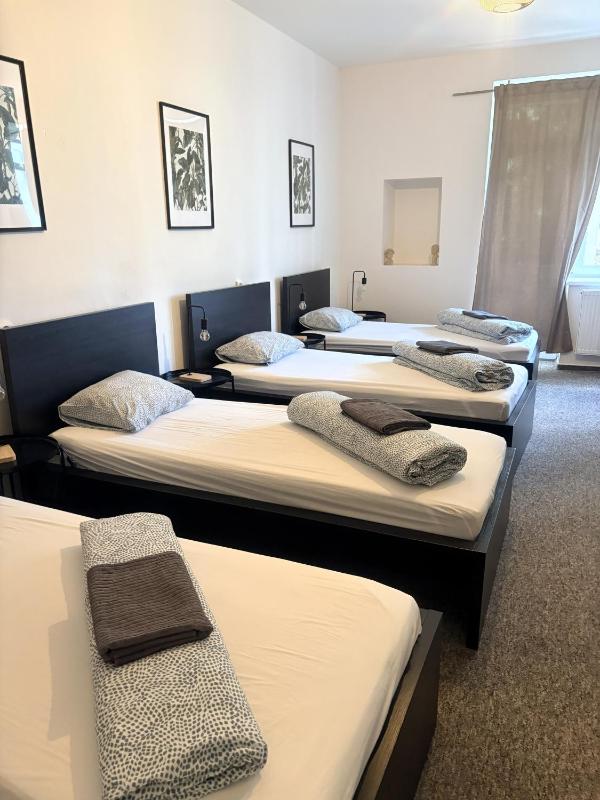 Black Style ROOMS Moravske namesti - image 18