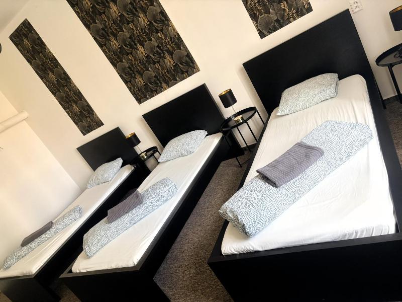 Black Style ROOMS Moravske namesti - image 16