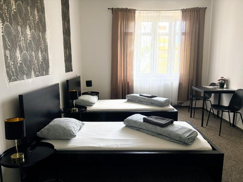 Black Style ROOMS Moravske namesti - image 23