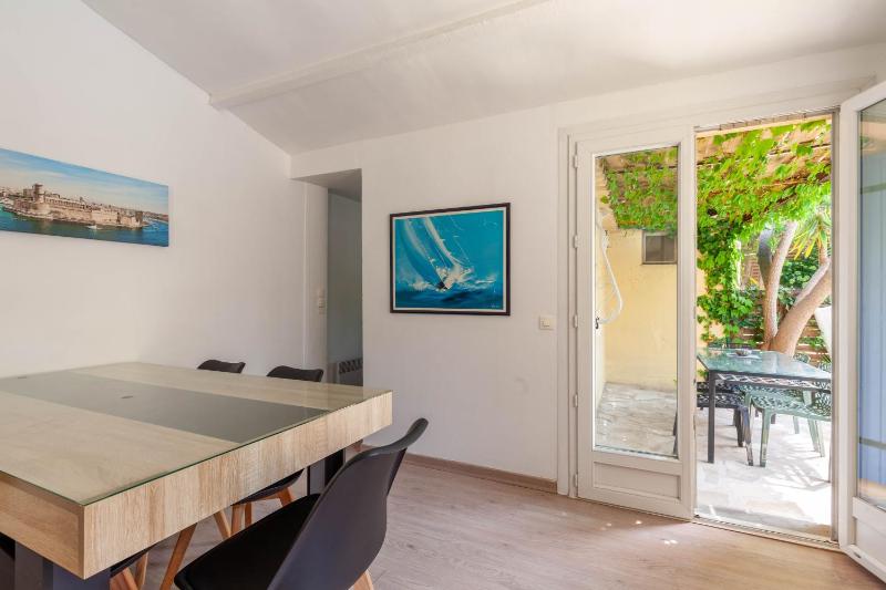Maison 64 m2 jardin grande piscine - image 5
