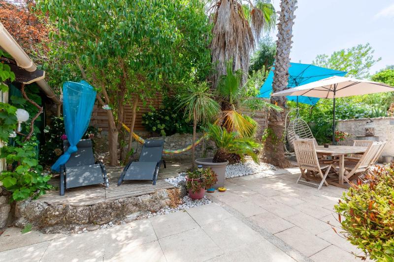 Maison 64 m2 jardin grande piscine - image 11