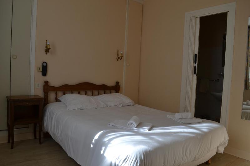 Double Room image 3