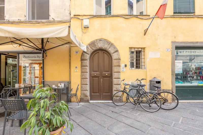 Casa di Autore in Center Town - image 24
