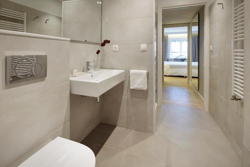 Bella Easo 3 by FeelFree Rentals - image 2