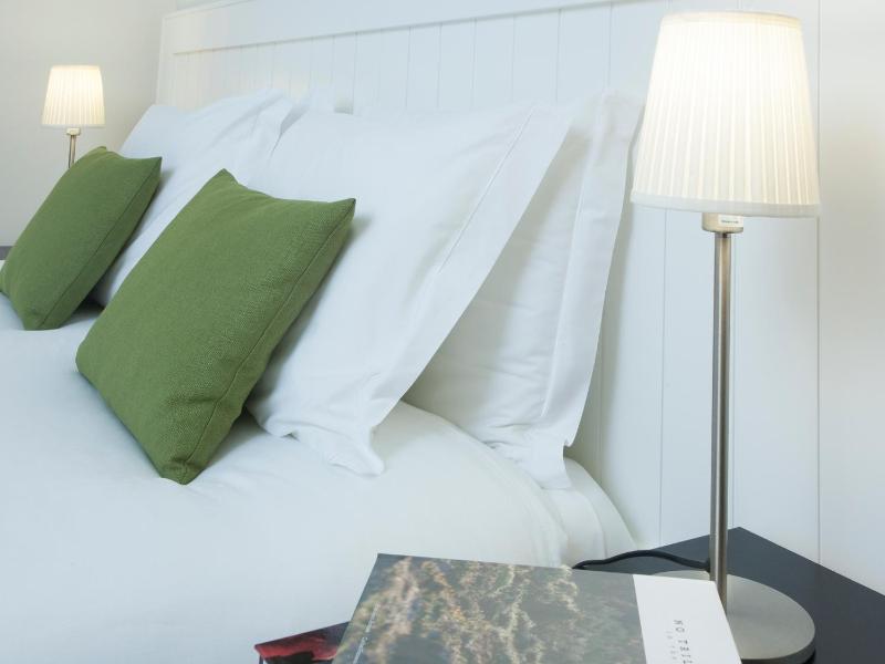 Deluxe Double or Twin Room with River View image 4