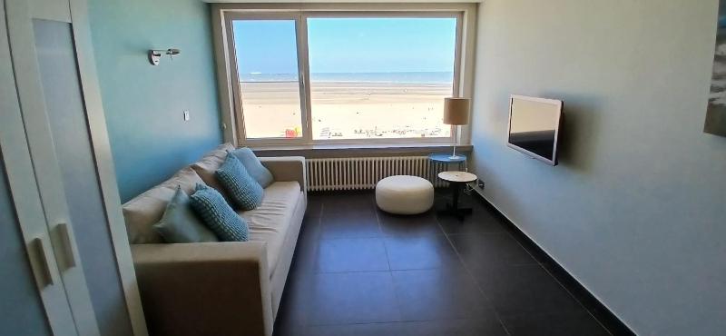 Beachfront Studio in Knokke-Heist with Stunning Sea Views for Families - image 10