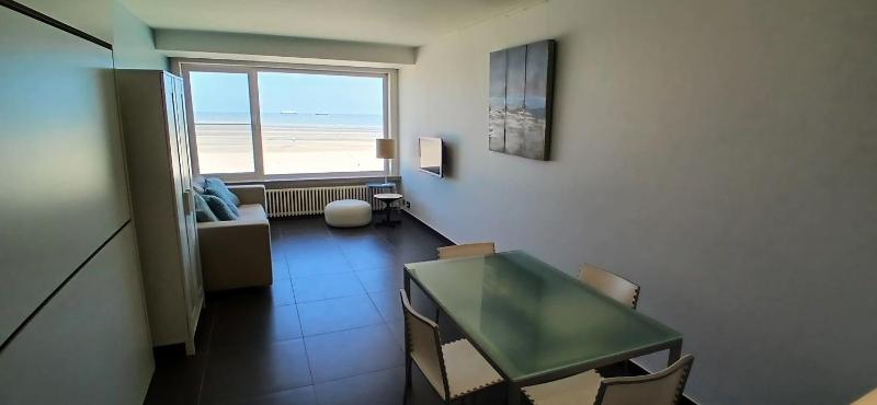 Beachfront Studio in Knokke-Heist with Stunning Sea Views for Families - image 7