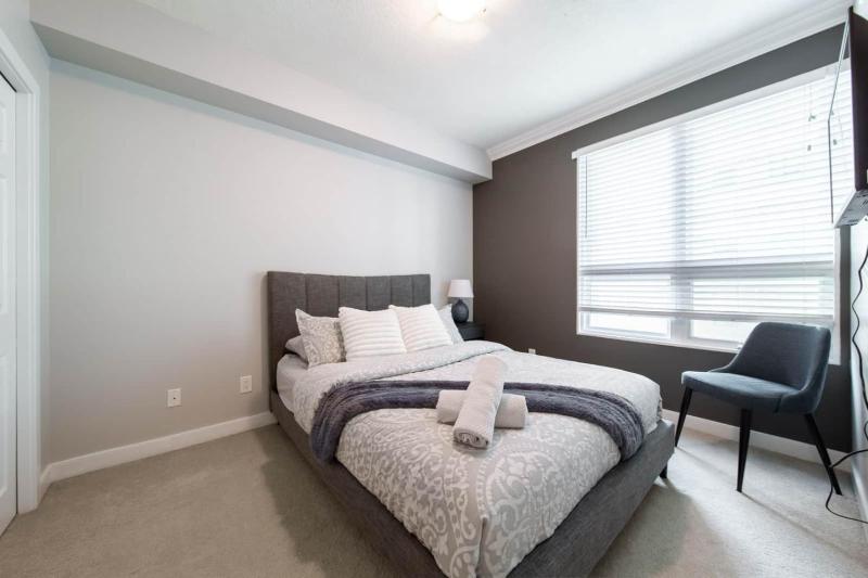 Chic Downtown Suite w/ AC & Parking | Near Rogers - image 3