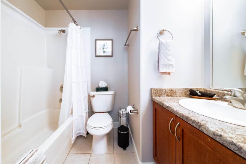 Chic Downtown Suite w/ AC & Parking | Near Rogers - image 13