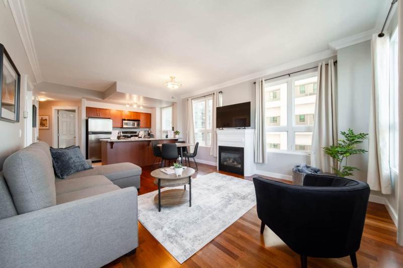 Chic Downtown Suite w/ AC & Parking | Near Rogers - image 17