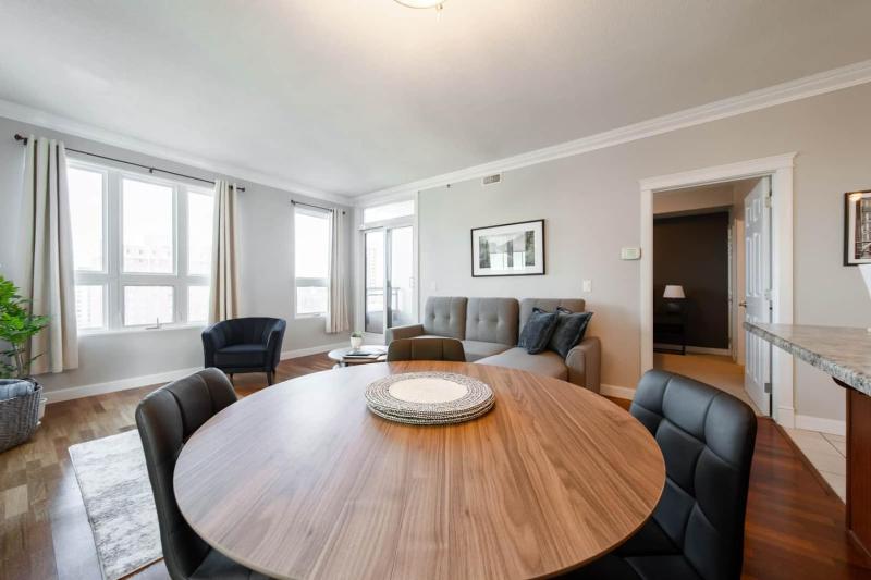 Chic Downtown Suite w/ AC & Parking | Near Rogers - image 7