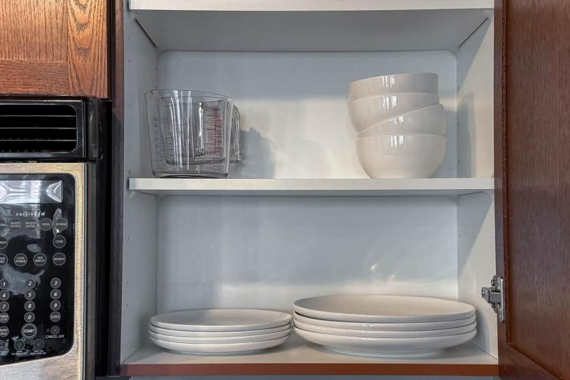 Chic Downtown Suite w/ AC & Parking | Near Rogers - image 6
