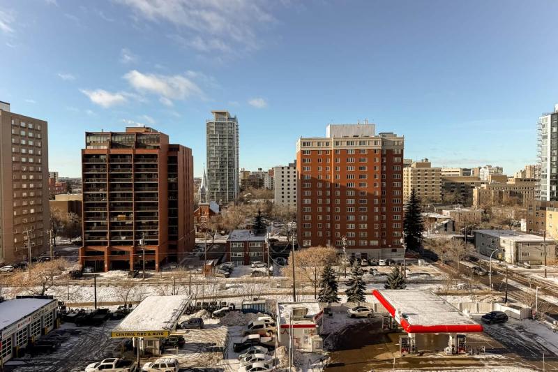 Chic Downtown Suite w/ AC & Parking | Near Rogers - image 8
