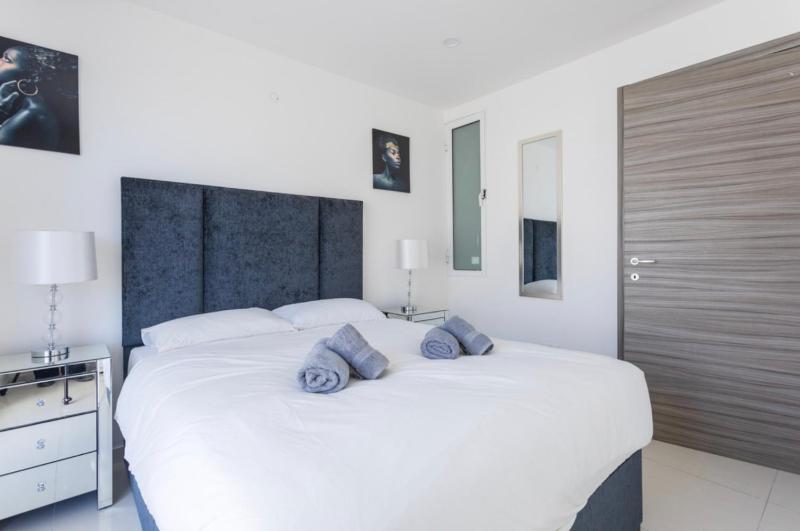BnBNova - Lovely Saint Julian 3BR 2BA with Terrace - image 12