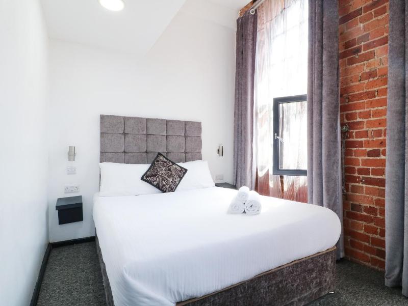 Apartment 304 - image 7