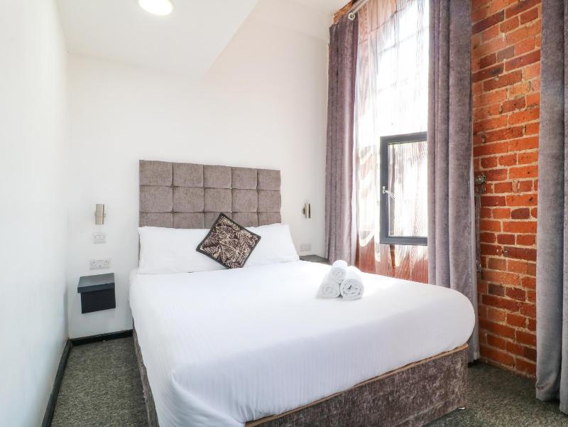 Apartment 310 - image 10
