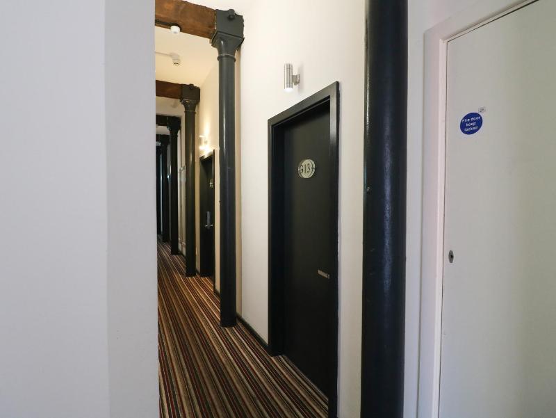 Apartment 610 - image 11