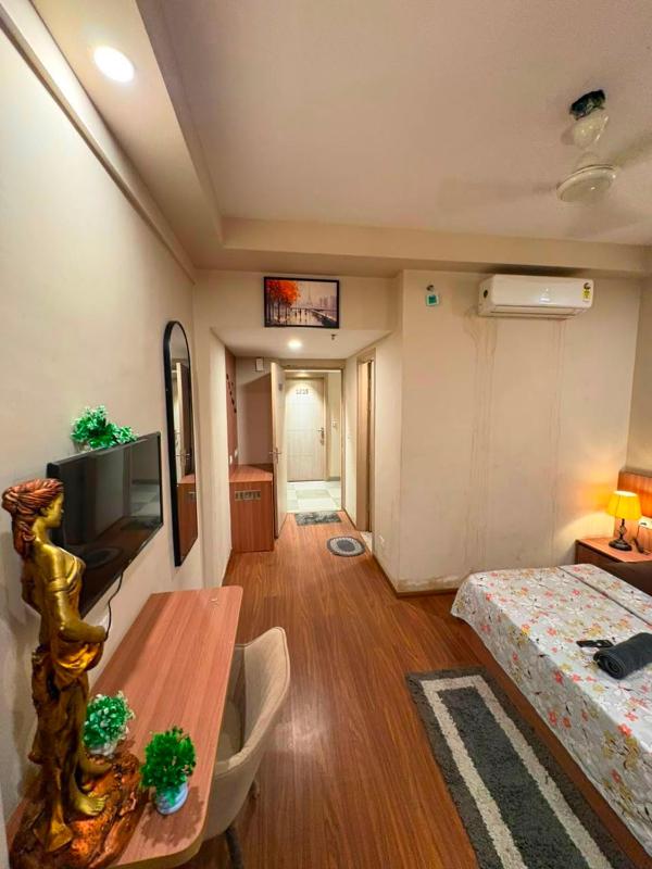 Royal Stays - image 4