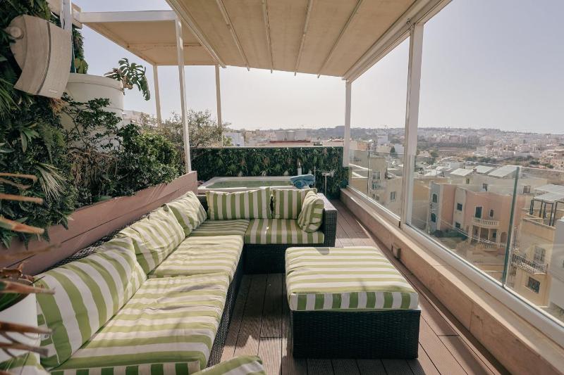 Luxury Penthouse with Jacuzzi and Stunning Views By Buena Vista - image 9