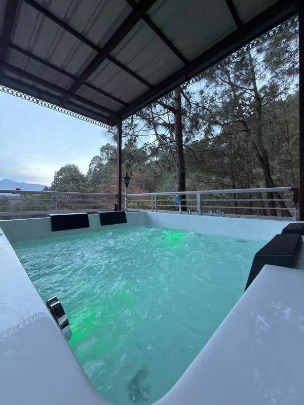 The Maharaja Retreat I Jacuzzi I Vacations l Pet friendly & 3 Bedroom Villa I Family Events I Sky Bonfire I Kasauli By Exotic Stays - image 32