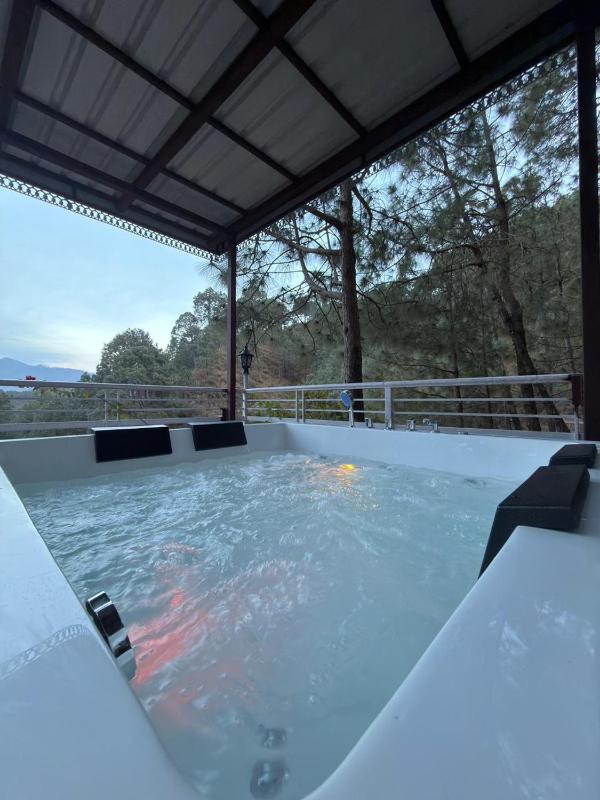 The Maharaja Retreat I Jacuzzi I Vacations l Pet friendly & 3 Bedroom Villa I Family Events I Sky Bonfire I Kasauli By Exotic Stays - image 2