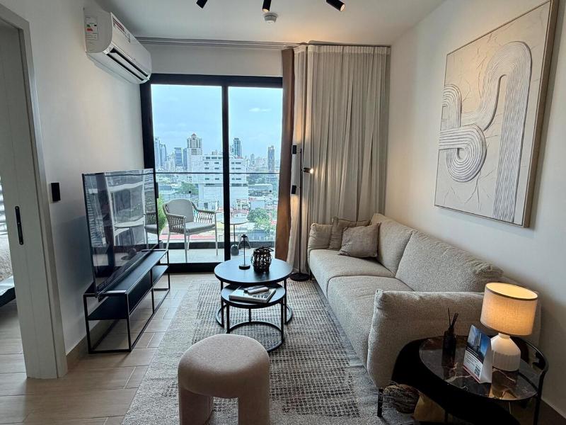 Luxury Quiet Retreat at The Hub - image 10