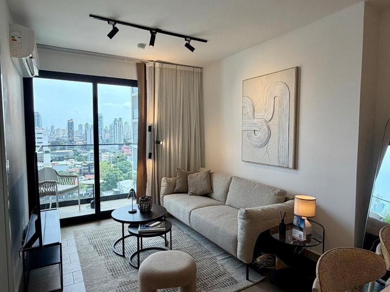 Luxury Quiet Retreat at The Hub - image 8